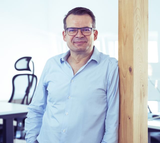 Herr Heymanns in seinem Büro